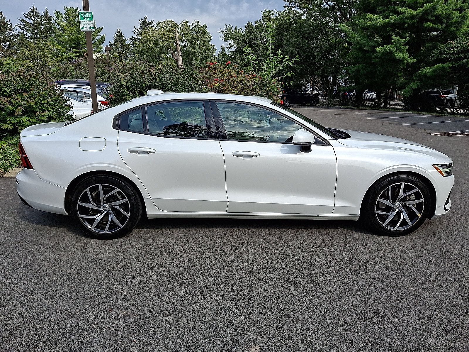 Used 2019 Volvo S60 T6 Momentum w/ Premium Package AWD/4WD image 7