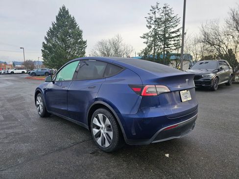 Used 2021 Tesla Model Y Standard Range image 5