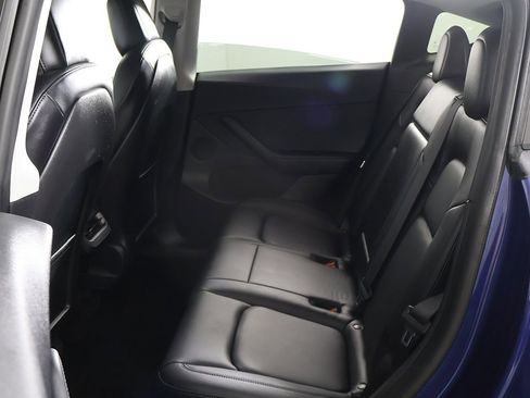 Used 2022 Tesla Model Y Long Range image 30