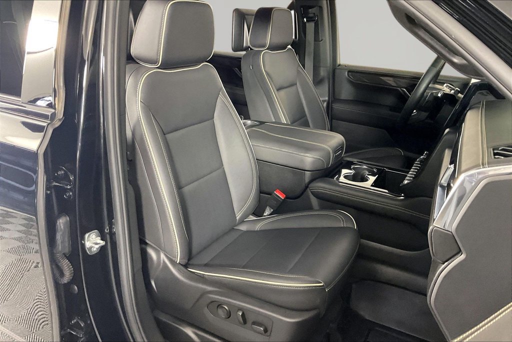Used 2025 GMC Yukon XL Elevation w/ Elevation Premium Package AWD/4WD image 27