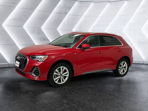 Used 2024 Audi Q3 2.0T Premium image 3