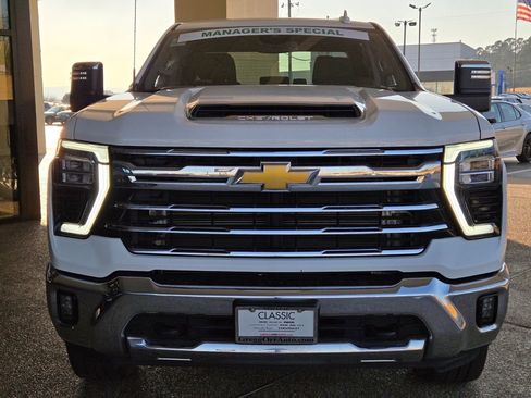 Used 2024 Chevrolet Silverado 2500 LTZ AWD/4WD image 8