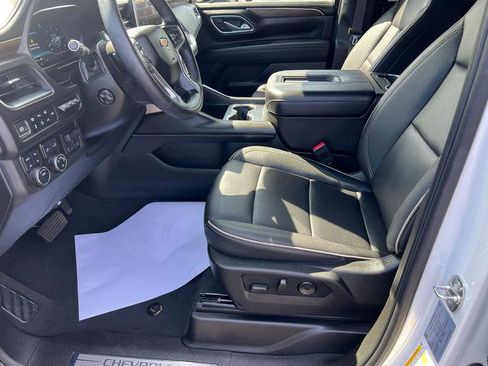 Used 2023 Chevrolet Suburban Premier w/ Advanced Technology Package AWD/4WD image 11