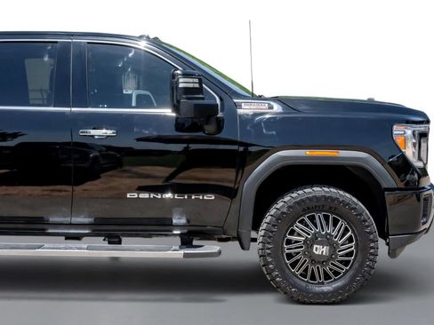 Used 2023 GMC Sierra 3500 Denali w/ Denali Ultimate Package AWD/4WD image 8