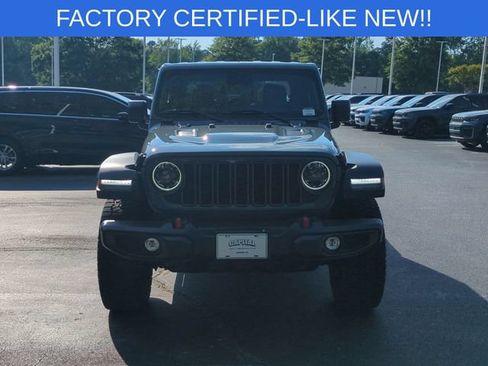 Certified 2025 Jeep Gladiator Rubicon w/ Convenience Group AWD/4WD image 8