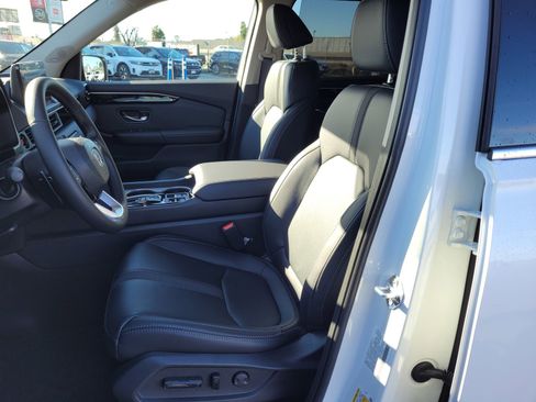 New 2025 Honda Pilot Touring image 7