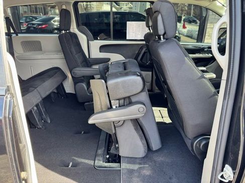 Used 2019 Dodge Grand Caravan SE image 29