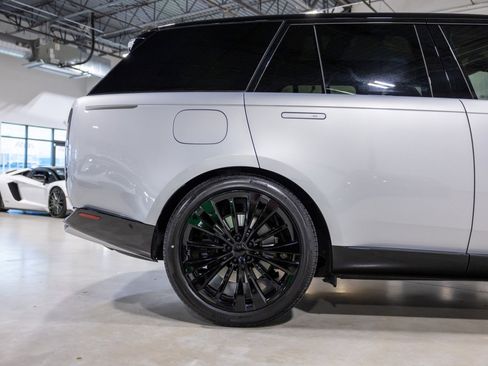 Used 2025 Land Rover Range Rover SE image 24