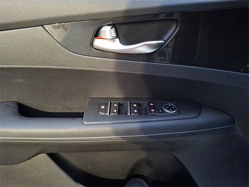 Used 2023 Kia Forte GT-Line w/ GT-Line Premium Package image 19