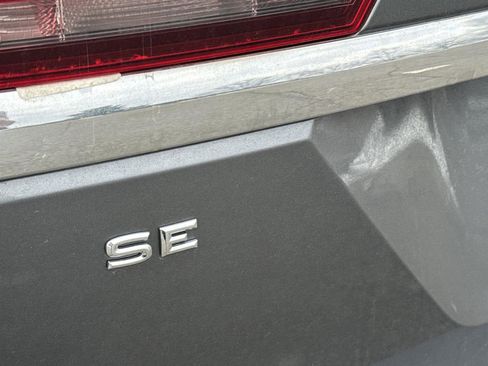 Used 2018 Volkswagen Atlas SE image 32