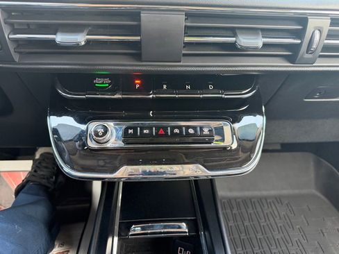 Used 2025 Lincoln Corsair AWD w/ Equipment Group 101A image 15