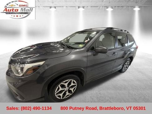 Used 2020 Subaru Forester Premium image 2