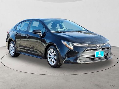 Used 2024 Toyota Corolla LE image 3