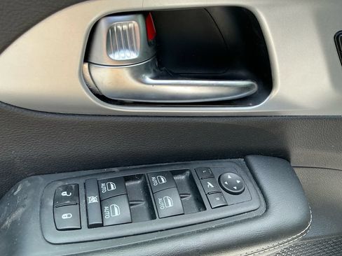Used 2025 Chrysler Pacifica Limited FWD image 23