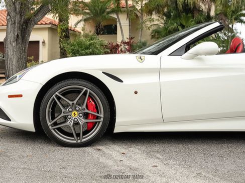Used 2016 Ferrari California T image 4