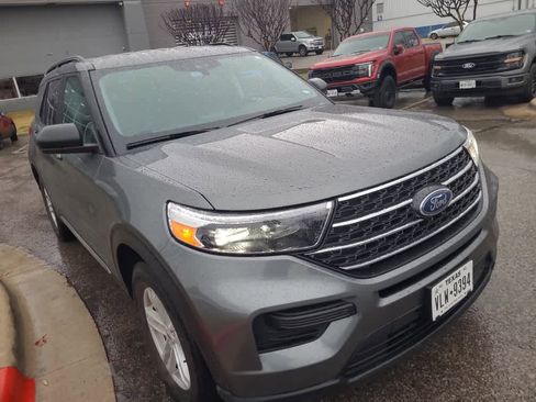 Used 2024 Ford Explorer XLT image 4