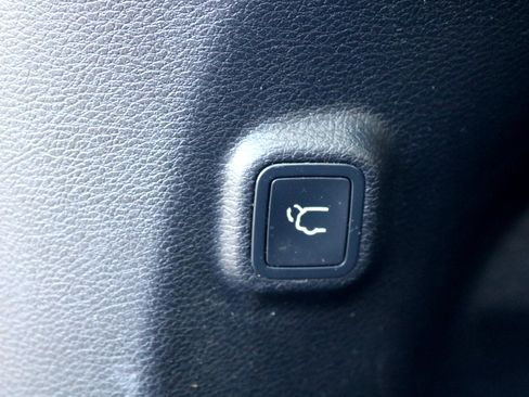 Used 2020 Jeep Cherokee Limited image 30