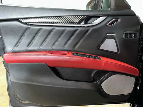 Used 2019 Maserati Ghibli GranSport image 21