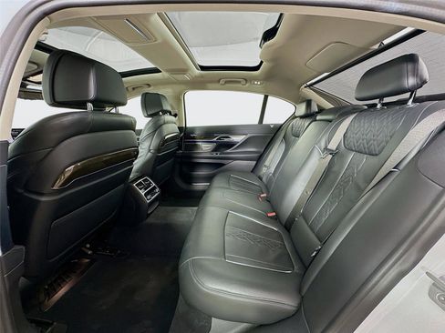 Used 2020 BMW 750i xDrive w/ Cold Weather Package image 26
