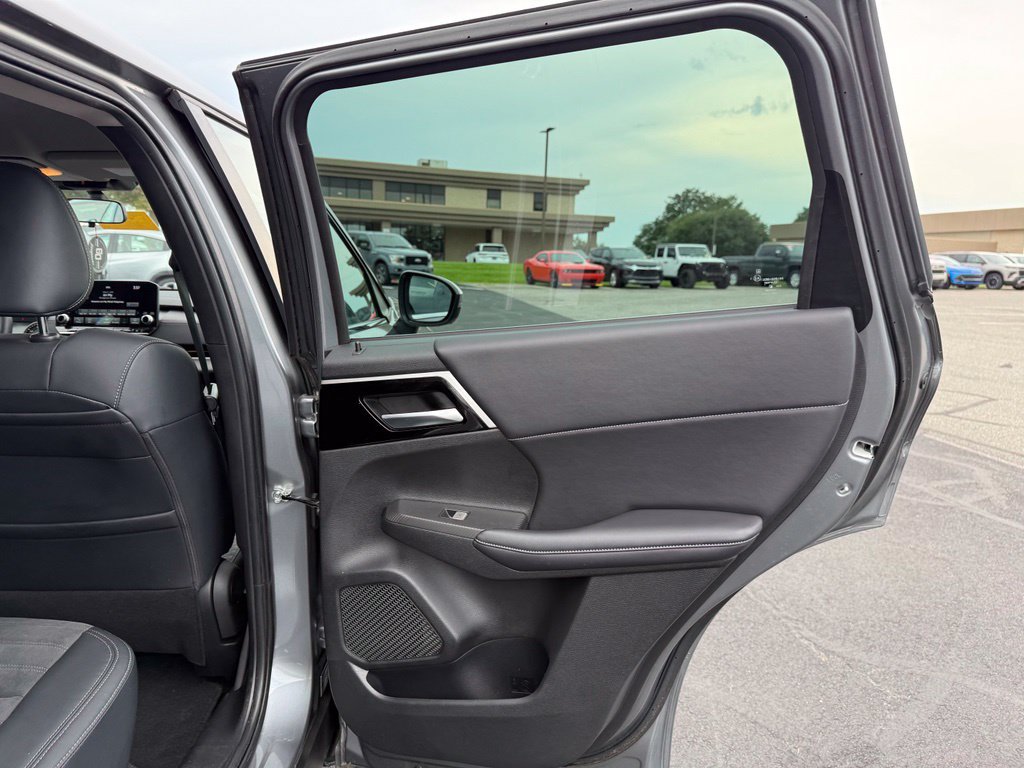 Used 2023 Mitsubishi Outlander SE AWD/4WD image 9