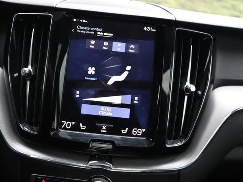 Used 2018 Volvo XC60 T8 R-Design w/ Convenience Package image 28