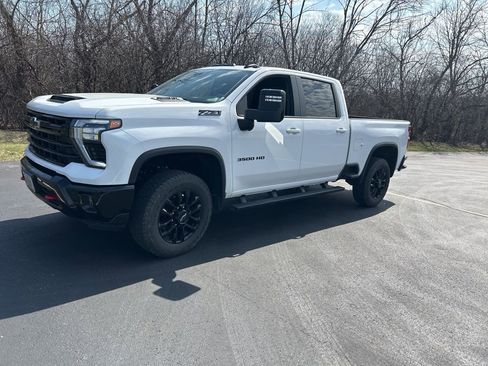 Used 2025 Chevrolet Silverado 3500 LT w/ Trail Boss Package image 3
