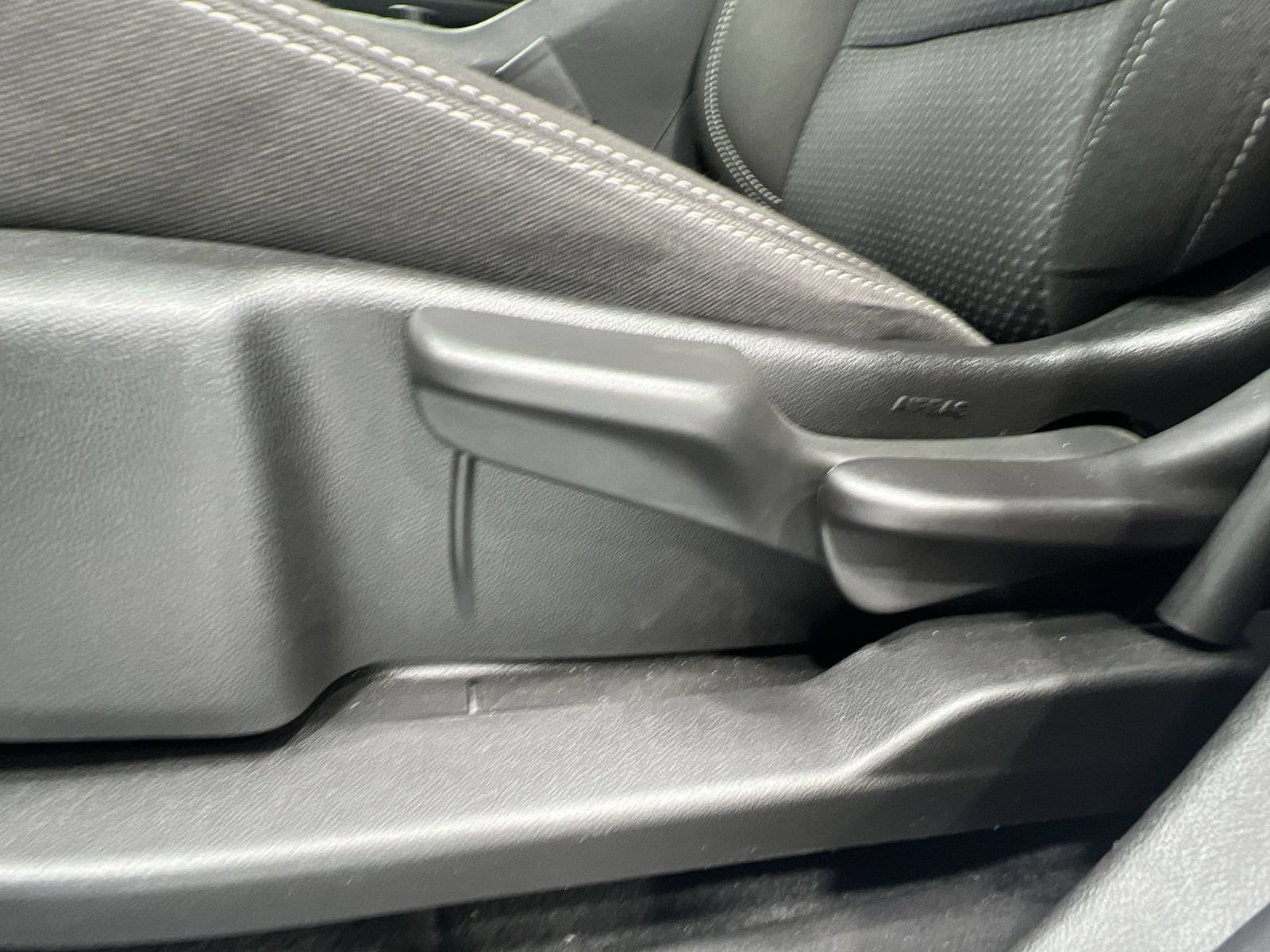 Used 2024 GMC Terrain SLE AWD/4WD image 12