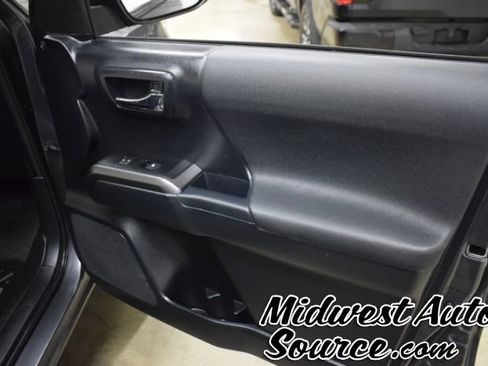 Used 2019 Toyota Tacoma SR5 image 32
