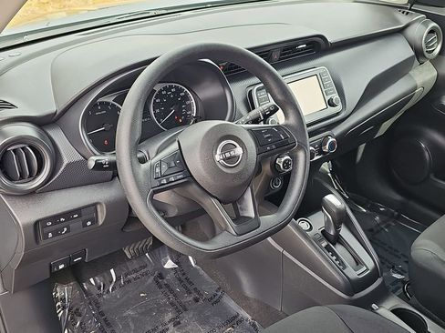 Used 2025 Nissan Kicks Play S image 17