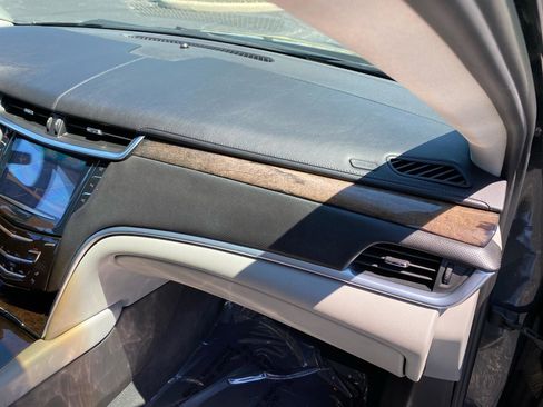 Used 2013 Cadillac XTS Luxury FWD image 39