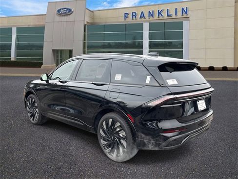 New 2026 Lincoln Nautilus Reserve image 5