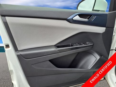 Used 2023 Volkswagen Taos SE AWD/4WD image 13