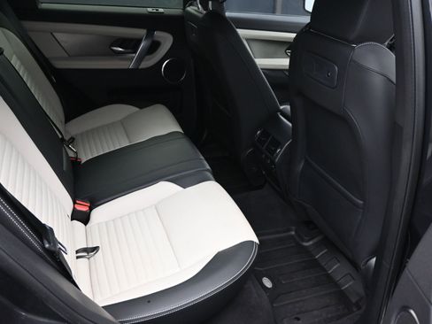 Certified 2025 Land Rover Discovery Sport Dynamic SE image 9