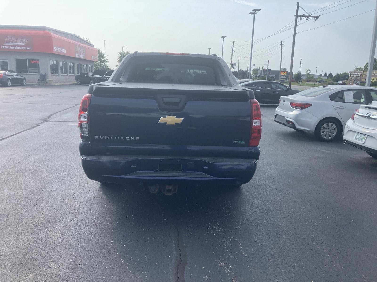 Used 2010 Chevrolet Avalanche LTZ AWD/4WD image 6
