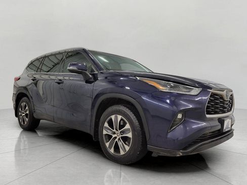 Used 2021 Toyota Highlander XLE image 1