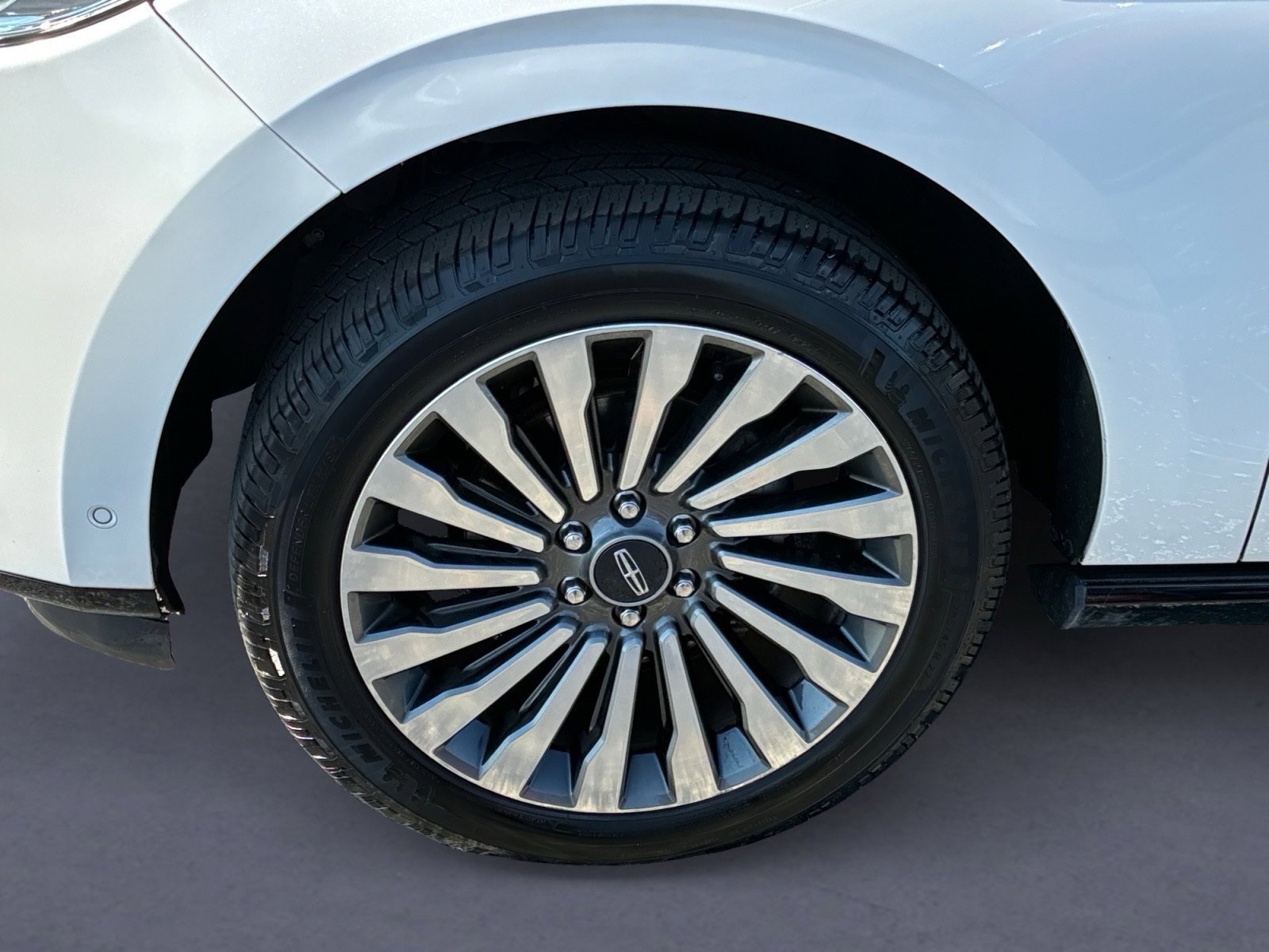 Used 2019 Lincoln Navigator L Reserve w/ Cargo Package AWD/4WD image 9
