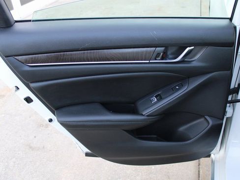 Used 2019 Honda Accord Touring image 22