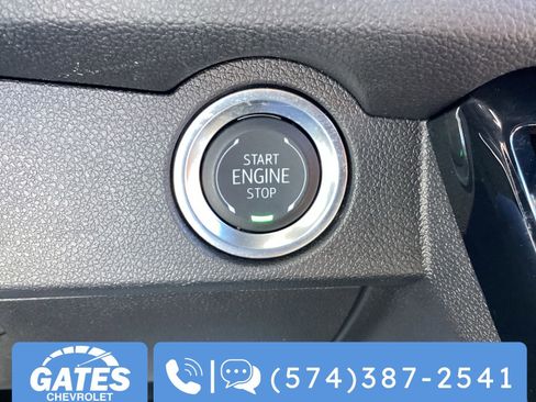 Used 2025 Chevrolet Traverse LT image 27