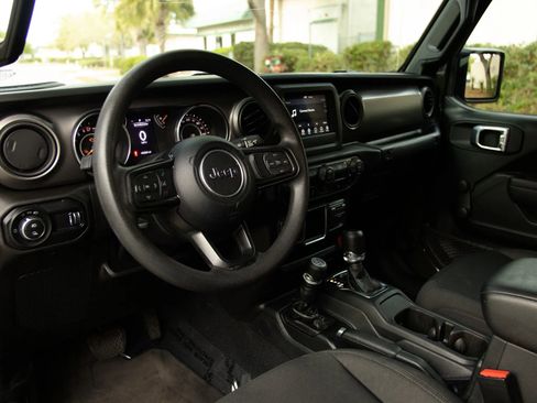 Used 2023 Jeep Gladiator Sport image 25