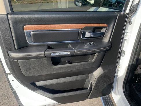 Used 2018 RAM 1500 Laramie image 39