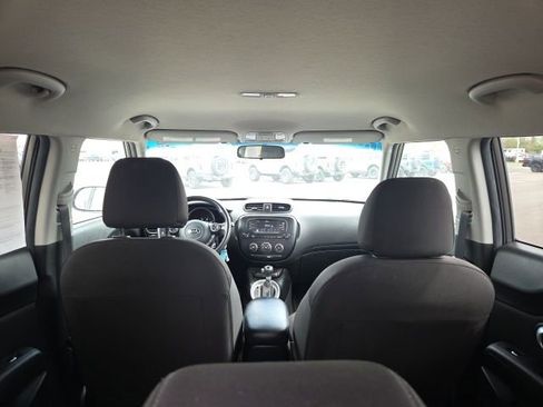 Used 2017 Kia Soul image 12