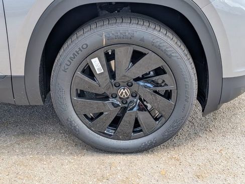 New 2026 Volkswagen Atlas Cross Sport SE FWD image 9