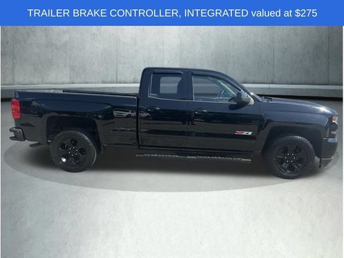 Used 2018 Chevrolet Silverado 1500 LT w/ Midnight Edition AWD/4WD image 8