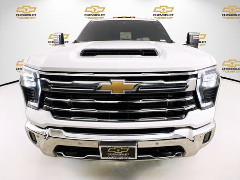 Used 2024 Chevrolet Silverado 3500 LTZ w/ LTZ Plus Package image 2