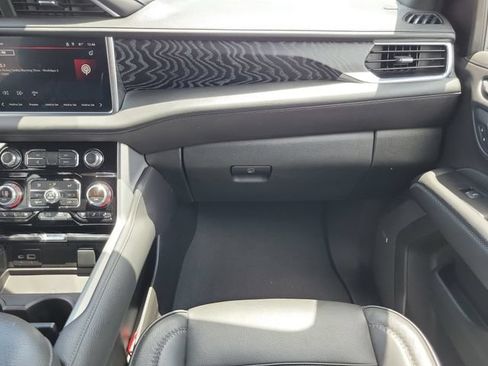 Used 2022 GMC Yukon XL Denali AWD/4WD image 14