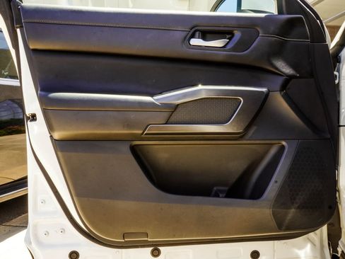 Used 2023 Nissan Pathfinder SL w/ Lighting Package (N92) AWD/4WD image 38