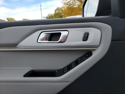 New 2026 Ford Explorer Active image 18