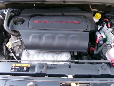 Used 2017 Jeep Renegade Altitude AWD/4WD image 8