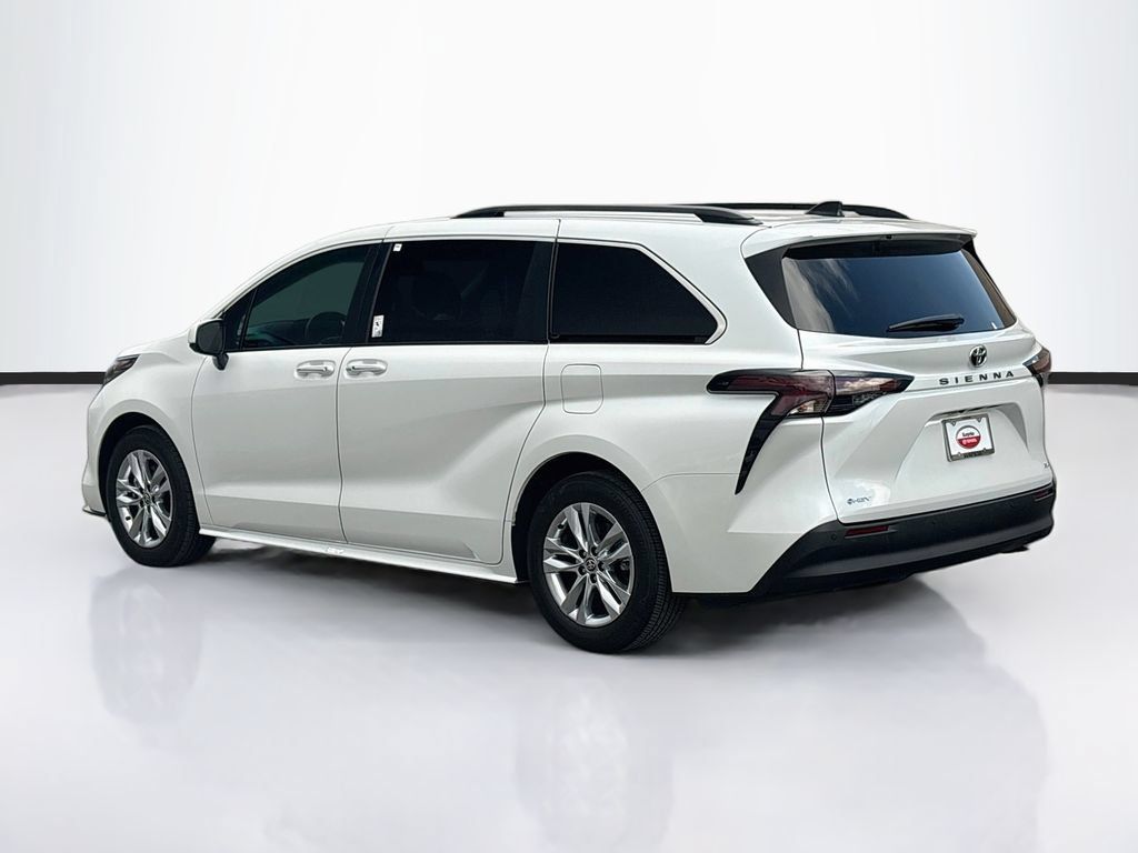 Certified 2026 Toyota Sienna XLE FWD image 7