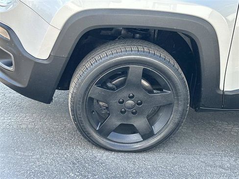 Used 2018 Jeep Renegade Limited w/ UConnect 8.4 Nav Group AWD/4WD image 6